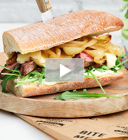 Steaksandwich en ovenfrietjes 