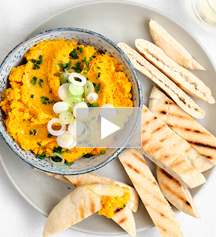 Wortelhummus met gegrilde pitabroodjes 