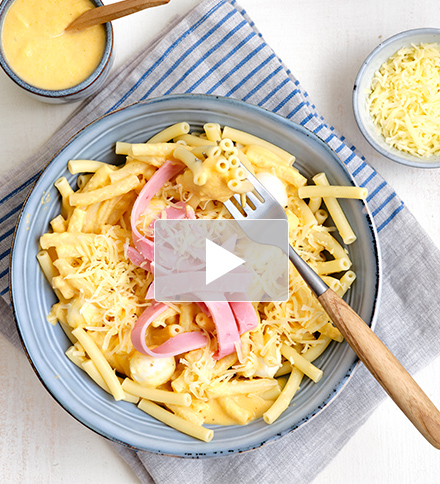 Macaroni met ham en pompoen-pastinaaksaus