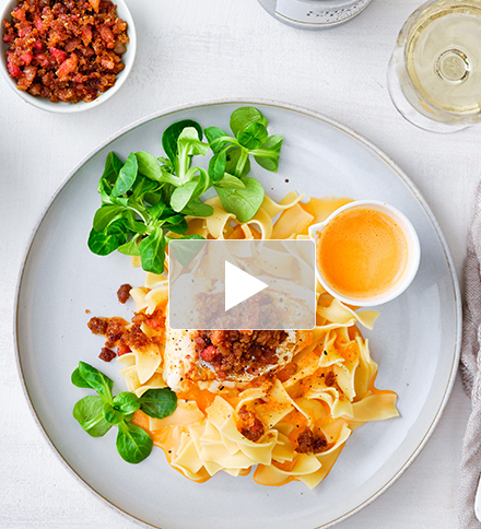 Skrei met spek-speculaascrumble, paprikacoulis en tagliatelle